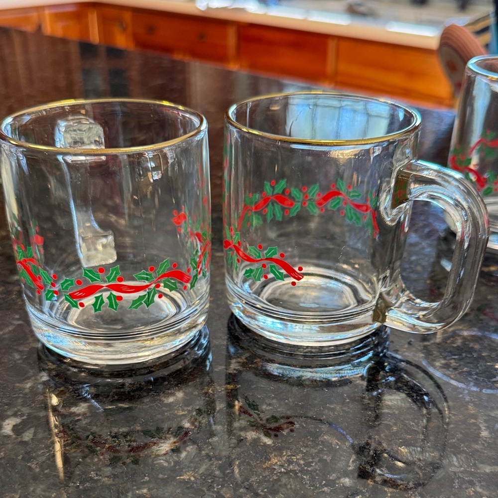 Holiday holly and ribbon glass mugs - vintage - D handle